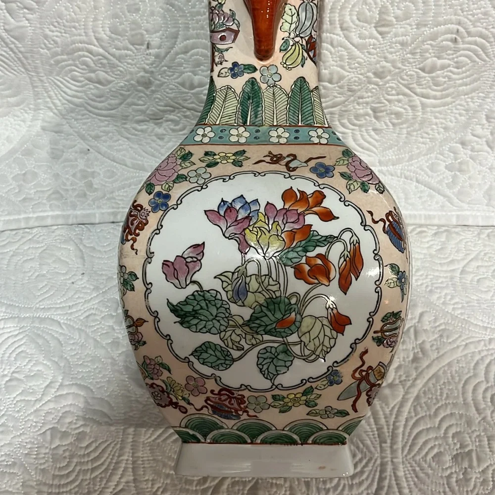 Beautiful‎ large elephant handled Oriental vase